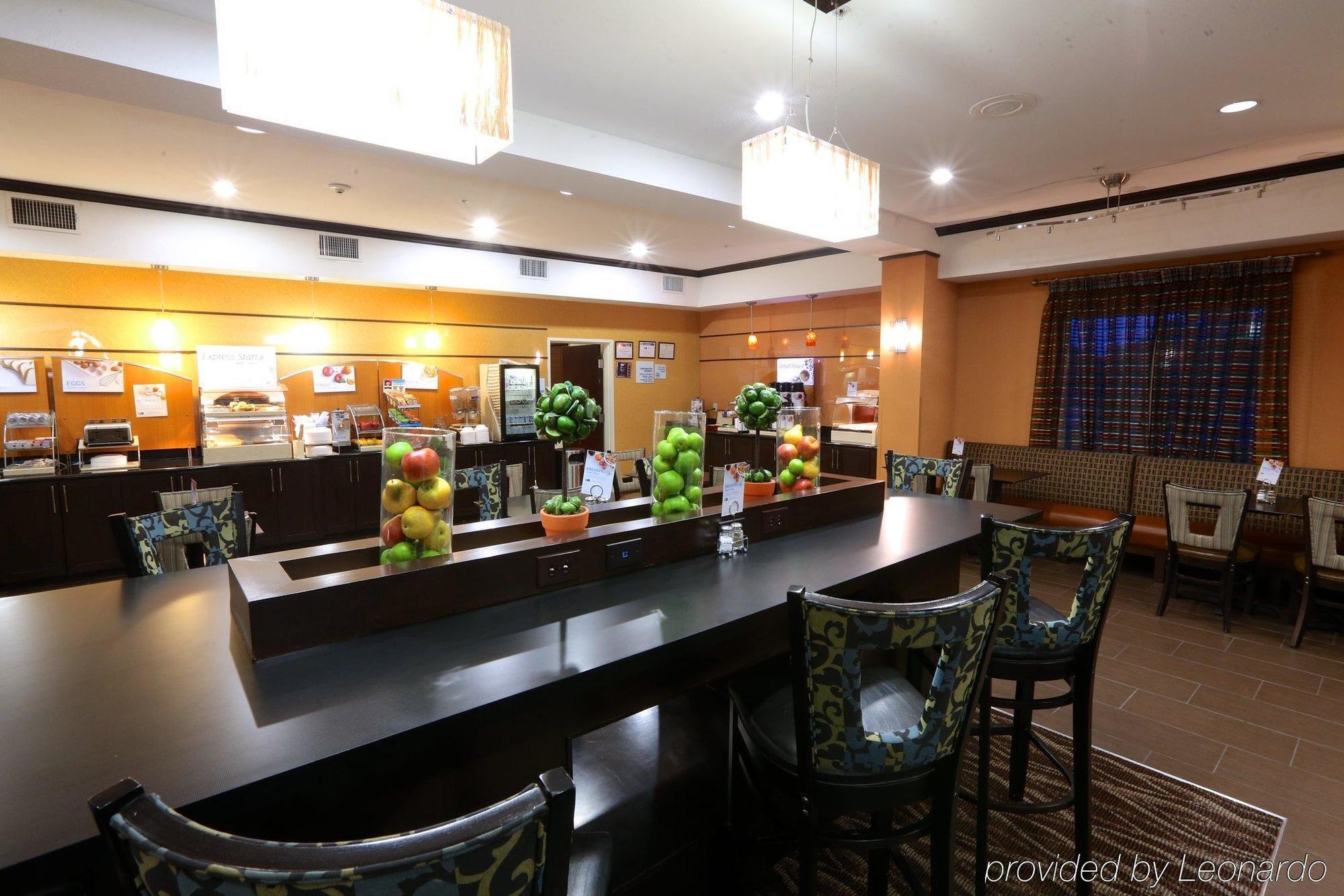 Holiday Inn Express Hotel & Suites Dallas West By Ihg Esterno foto