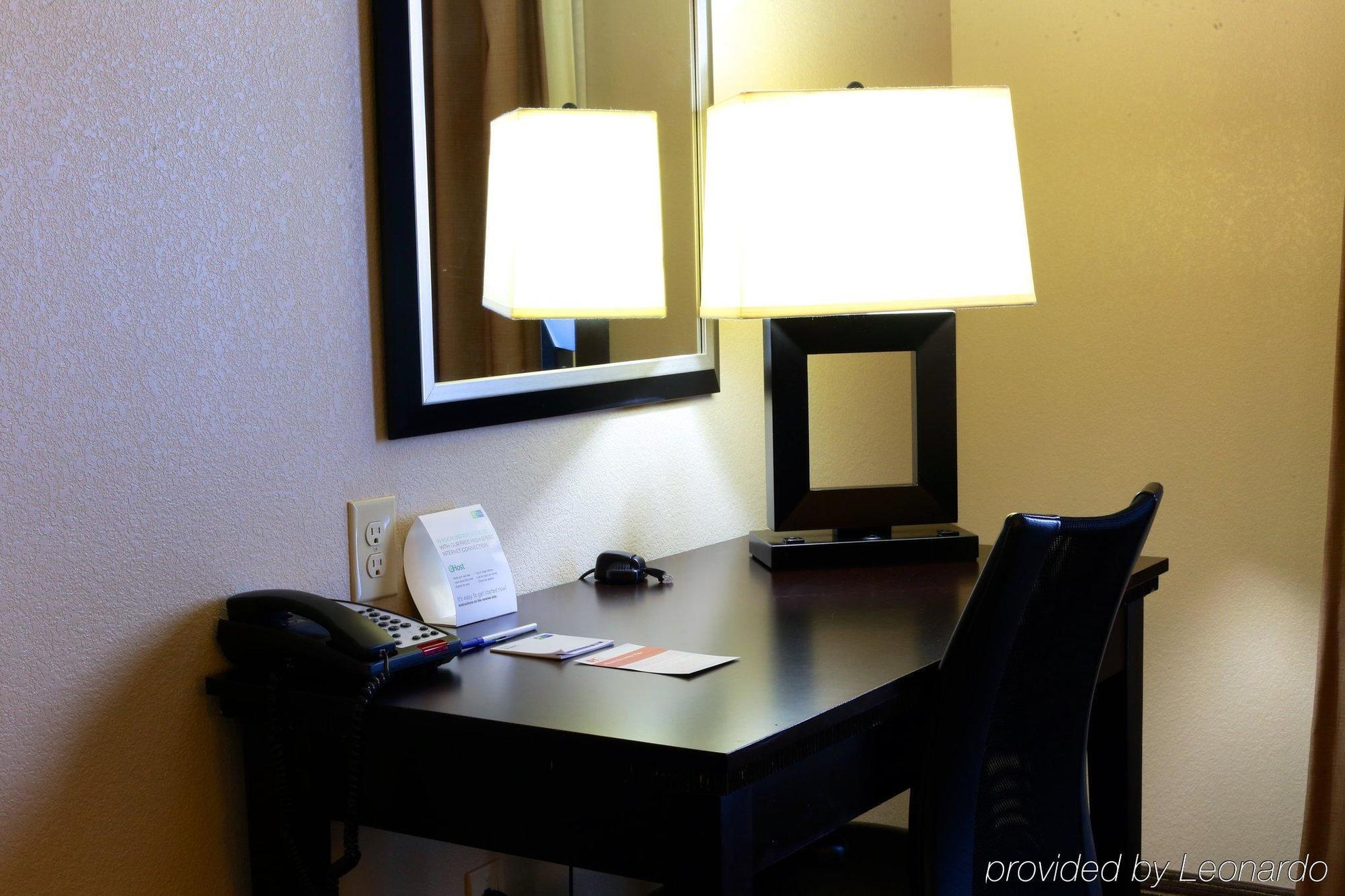 Holiday Inn Express Hotel & Suites Dallas West By Ihg Esterno foto