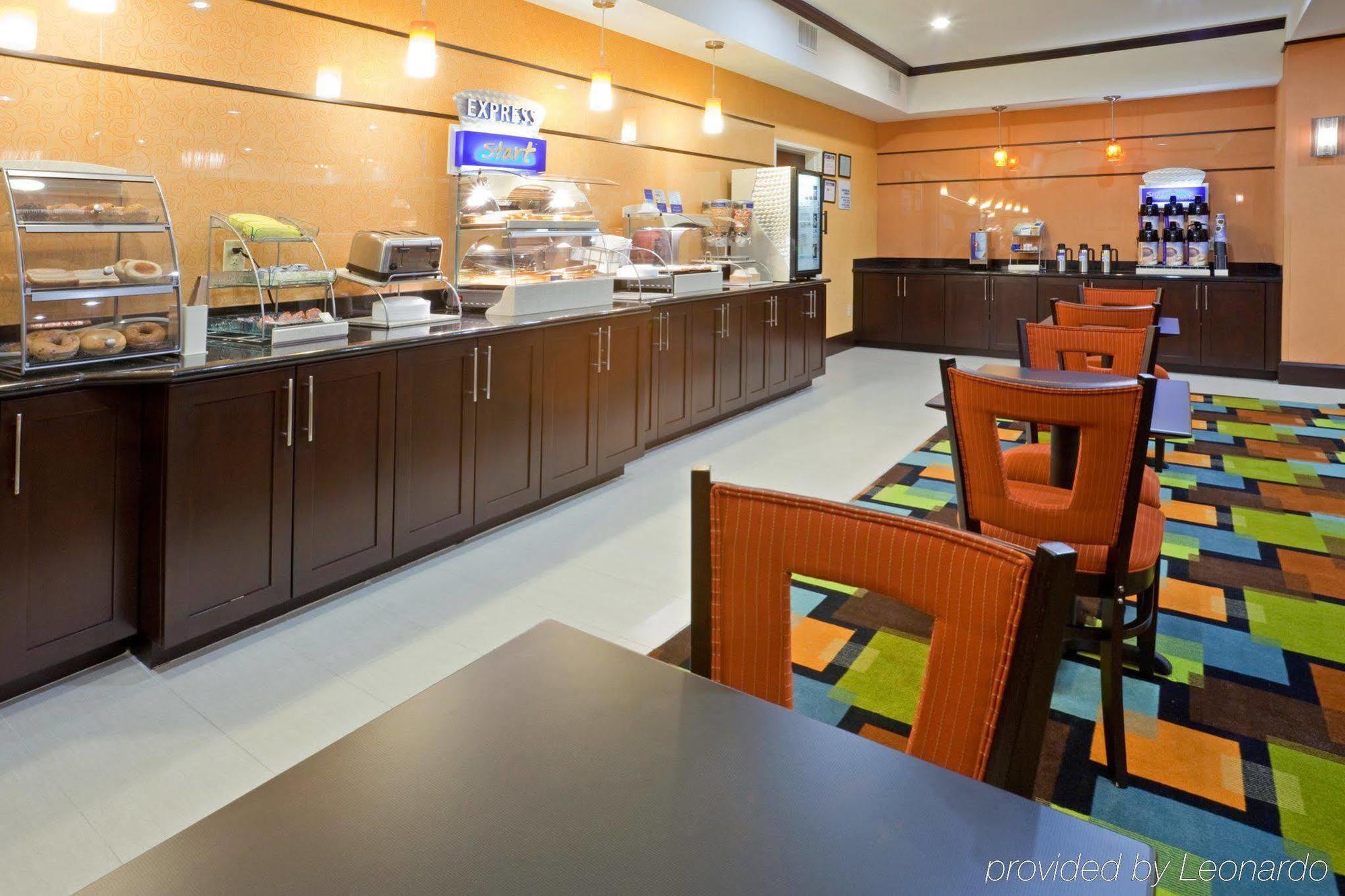 Holiday Inn Express Hotel & Suites Dallas West By Ihg Ristorante foto