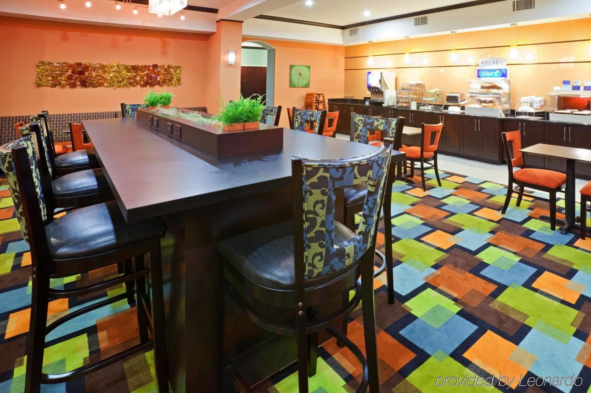Holiday Inn Express Hotel & Suites Dallas West By Ihg Ristorante foto